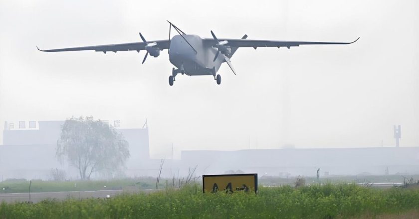 「长鹰-8」首飞成功 陆国防部:反分裂反干涉手段越来越丰富