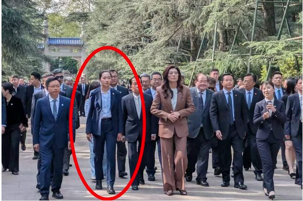 郑丽文赴中亮点 陆网点名随扈是“第一女保镳”