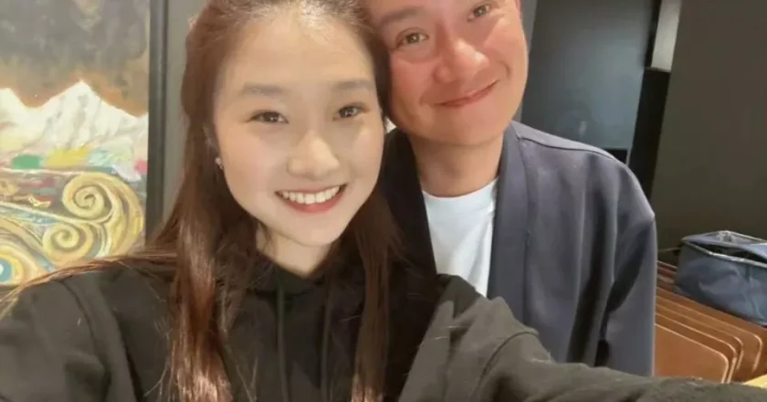 演员文章开饭店了！迎宾端盘子笑容满面