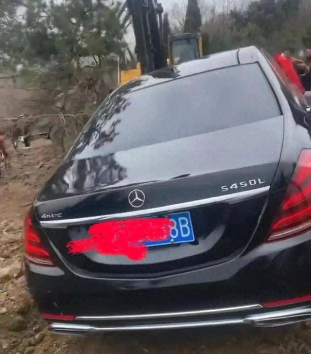 已挖出！辽8888百万奔驰陪葬涉多项违法