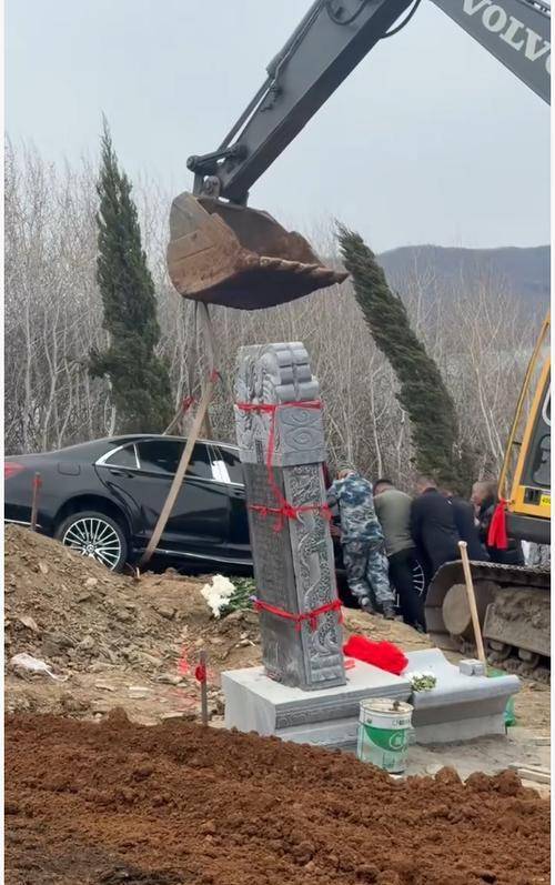 已挖出！辽8888百万奔驰陪葬涉多项违法