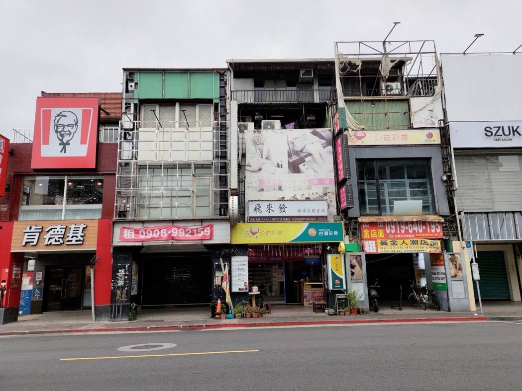 中共中台办宣布10项促进两岸交流合作措施,包含恢复部分客运航班与观光客自由行来台... 中共中台办宣布10项促进两岸交流合作措施,包含恢复部分客运航班与观光客自由行来台...