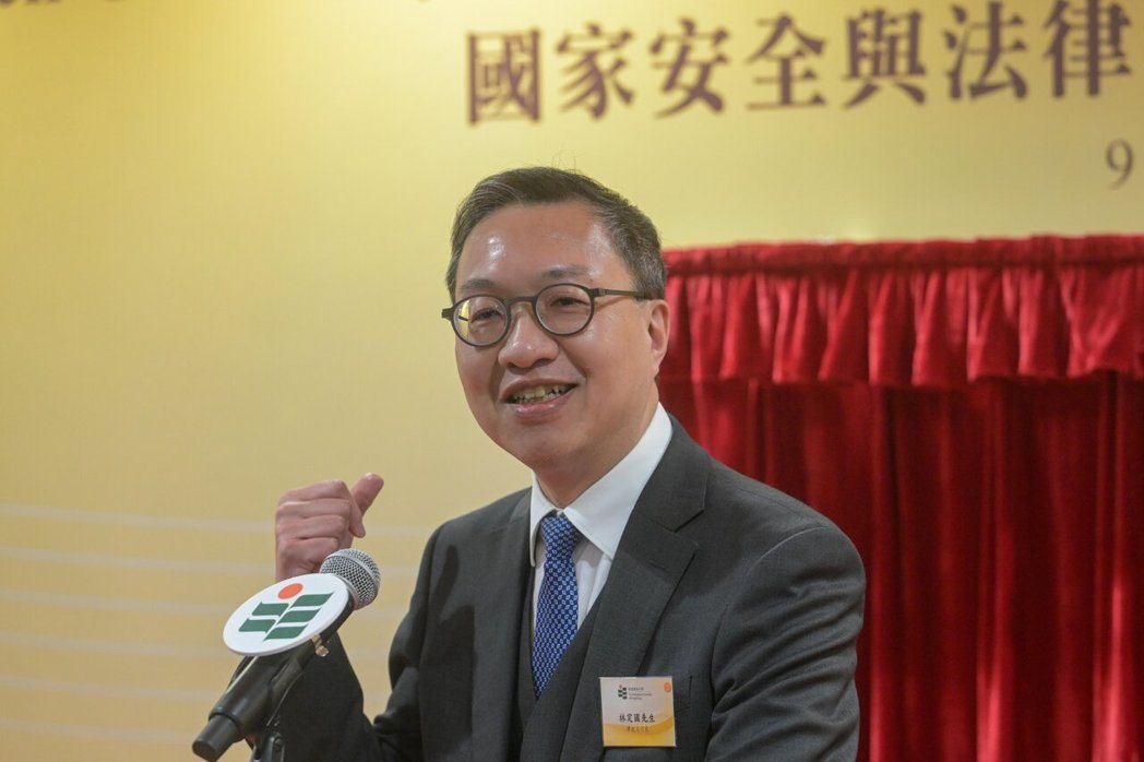 香港律政司长林定国称,香港维护国家安全实践不追求「绝对安全」或「泛化安全」,而是... 香港律政司长林定国称,香港维护国家安全实践不追求「绝对安全」或「泛化安全」,而是...