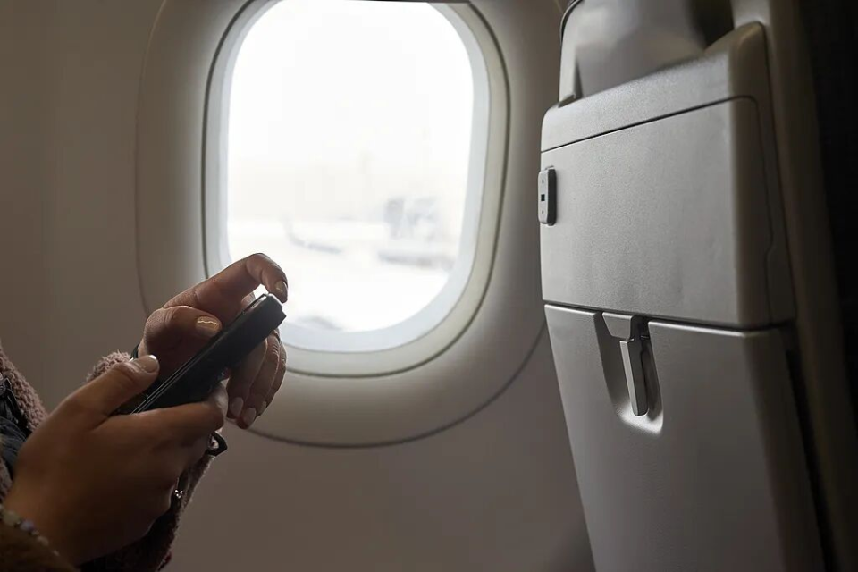 为什么中国的飞机上不能上网 旅途“强制离线”要终结？