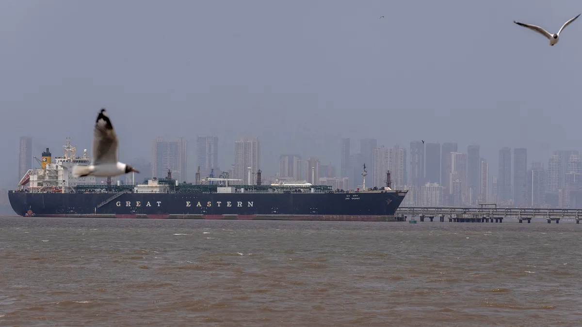 意外,经济学家乐见美军封锁荷莫兹 意外,经济学家乐见美军封锁荷莫兹