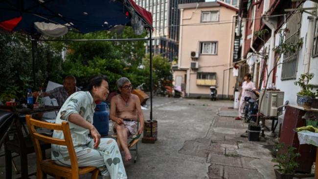 中国物业大撤退 部分小区垃圾堆积