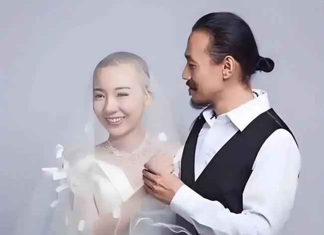 2011年全裸接受采访的那位人大女生，如今怎样
