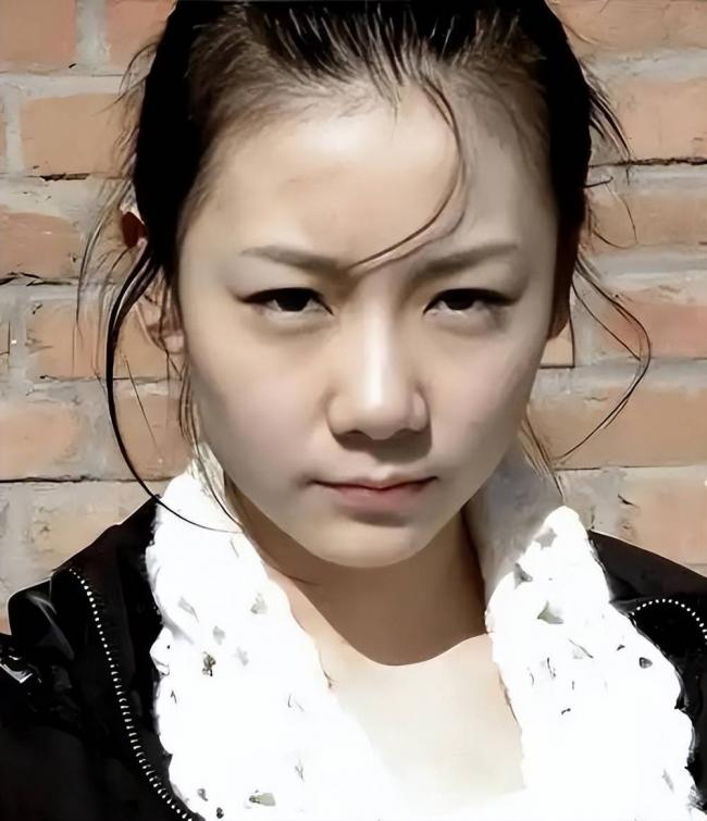 2011年全裸接受采访的那位人大女生，如今怎样