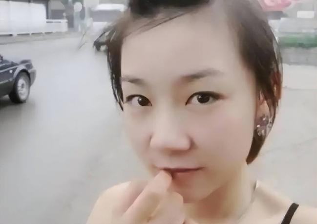2011年全裸接受采访的那位人大女生，如今怎样