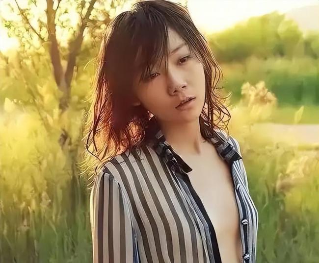 2011年全裸接受采访的那位人大女生，如今怎样