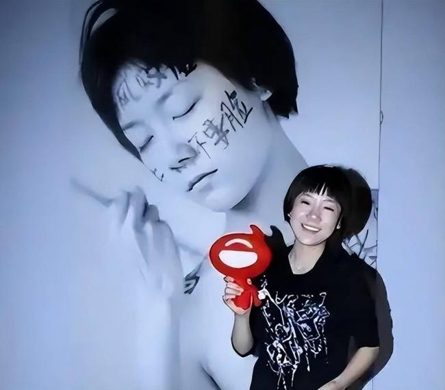 2011年全裸接受采访的那位人大女生，如今怎样