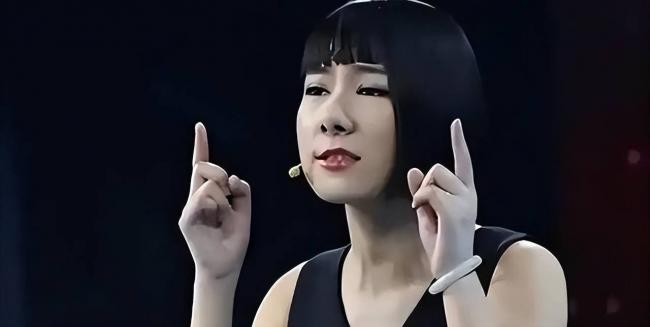 2011年全裸接受采访的那位人大女生，如今怎样