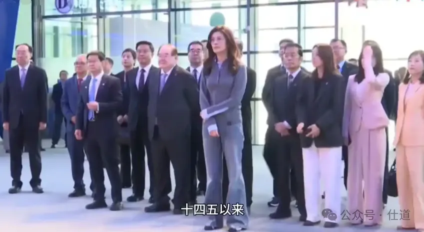 郑丽文的穿搭火了：人生最大捷径，就是打扮自己