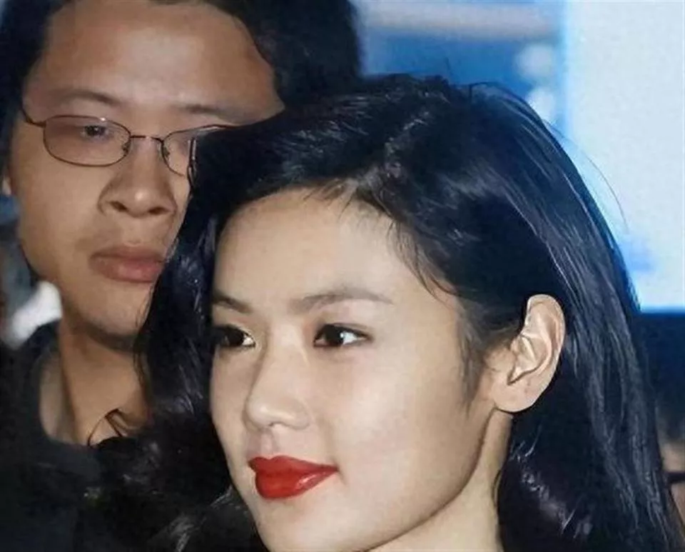 宁可嫁有钱老头,也不与黎明白头到老,46岁的她后悔吗？