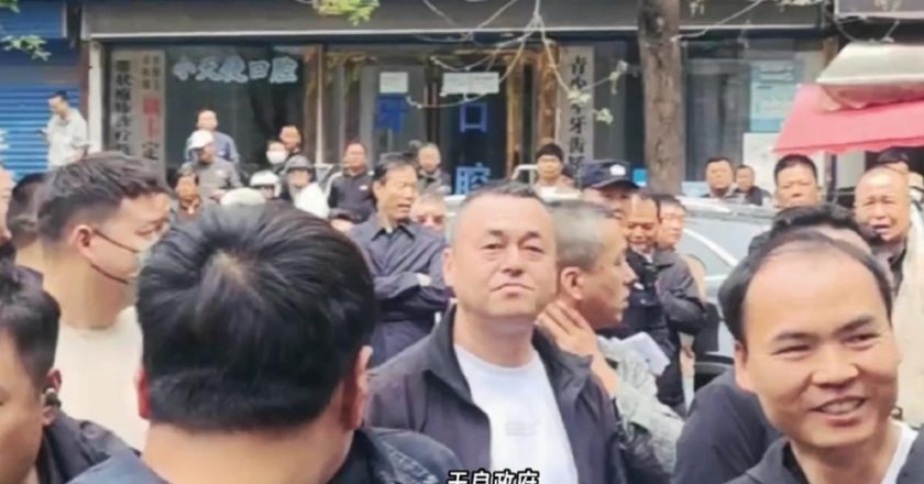 西安出租车司机抗议 齐喊“政府无良”