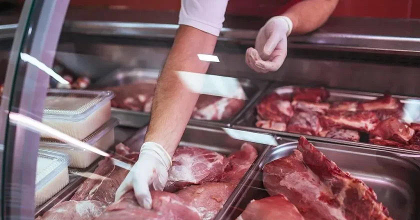 “猪肉比白菜还便宜”?中国人民有福了