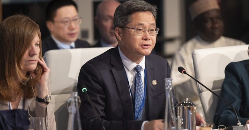 全球经济复苏乏力 陆财长:中国将持续发挥全球成长主要引擎作用
