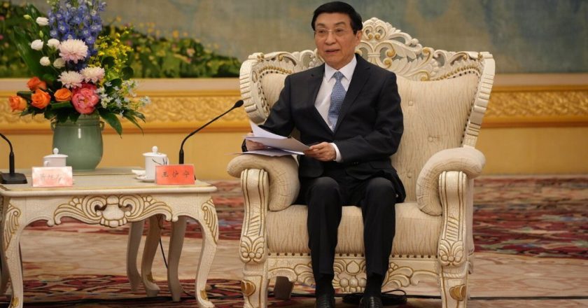 郑习会一周后⋯王沪宁:坚持九二共识 推动两岸关系和平发展
