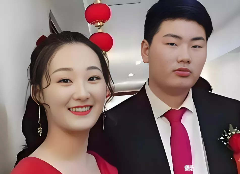大衣哥前儿媳陈亚男订婚后风评扭转，离开朱小伟照样开奔驰