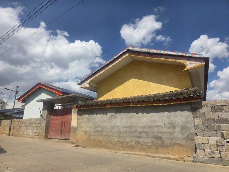 实地探访网红博主B太帮扶凉山女孩家:新房已建成