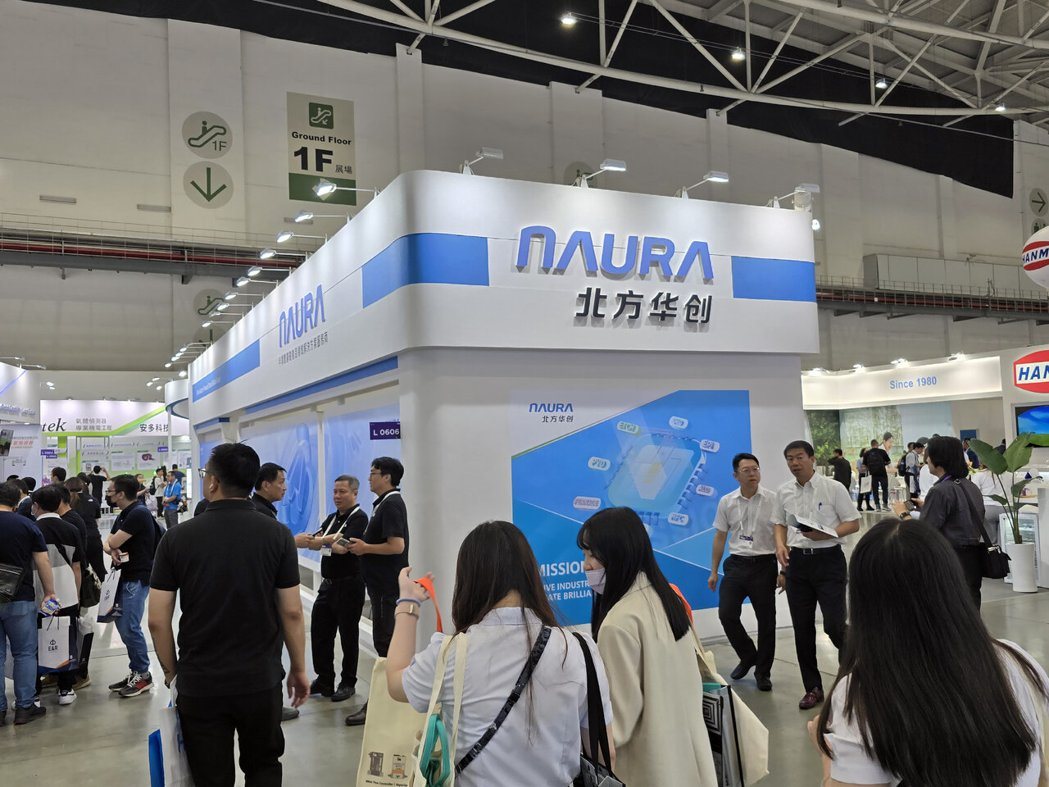 2025年大陆本土半导体设备厂商北方华创(Naura)、中微公司(AMEC)、盛... 2025年大陆本土半导体设备厂商北方华创(Naura)、中微公司(AMEC)、盛...