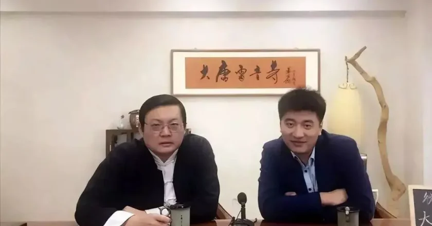 54岁梁宏达近况:张雪峰拜他为师,与女主持婚姻幸福