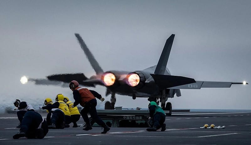 中國軍媒流出殲-35機在福建號操作升空照片。&nbsp;&nbsp;&nbsp;圖：翻攝陸網/中國軍號