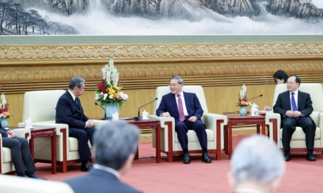 图为2025年6月3日,大陆国务院总理李强在人民大会堂会见日本国际贸易促进协会会... 图为2025年6月3日,大陆国务院总理李强在人民大会堂会见日本国际贸易促进协会会...