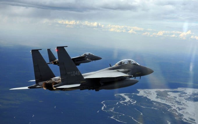 韩国在2021 年发生的两架战斗机在空中相撞意外，主因竟是飞行员当时正忙着拍照与录影。 (示意图)   图:翻摄自X @hoje_no