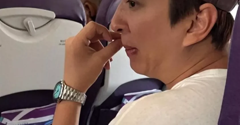 私生女风波没结束,黄一鸣再对王思聪出手,女友被曝大瓜