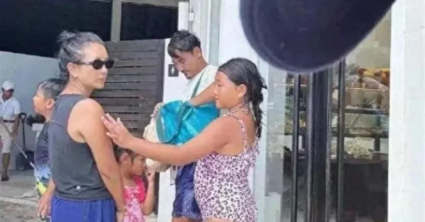 何洁泰国度假,38岁的她满头白发,两女儿颜值身高差太大