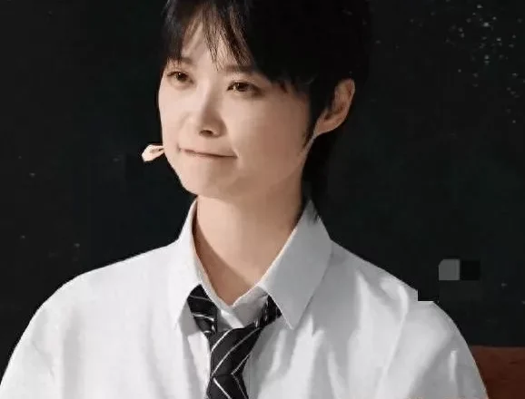 41岁李宇春现身脱口秀现场,如今仍然很接地气