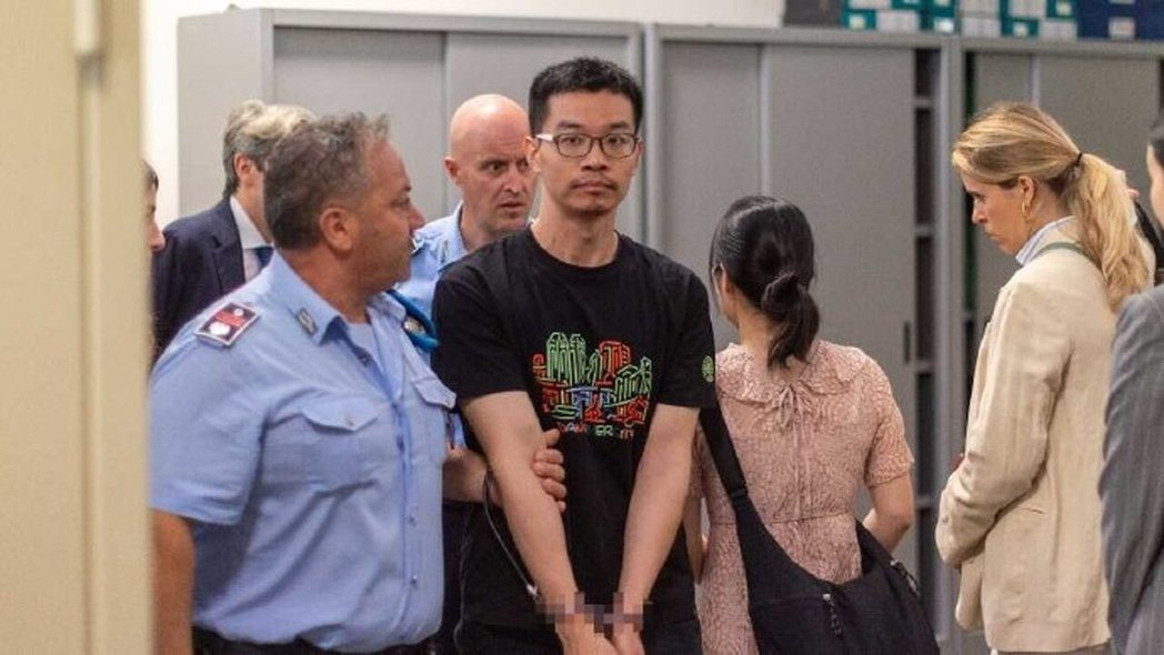 一名掌握第一手消息的知情人士透露,义大利政府已决定批准将大陆男子徐泽伟引渡至美国... 一名掌握第一手消息的知情人士透露,义大利政府已决定批准将大陆男子徐泽伟引渡至美国...