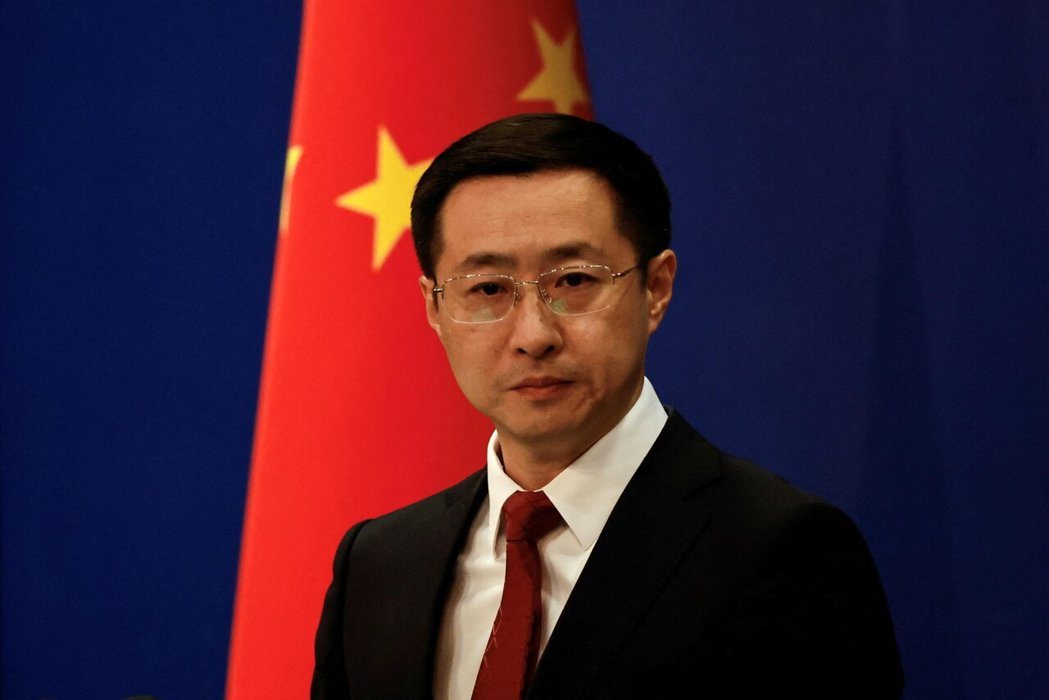 针对美国白宫记者协会25日晚宴发生枪击事件,大陆外交部发言人林剑表示,中国一贯反... 针对美国白宫记者协会25日晚宴发生枪击事件,大陆外交部发言人林剑表示,中国一贯反...