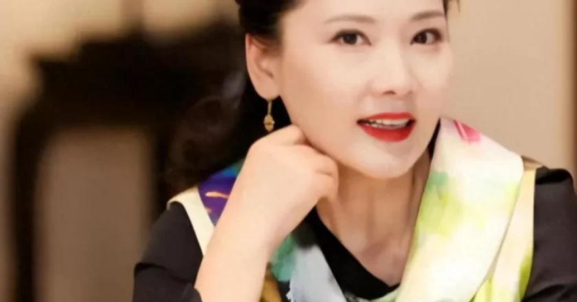 因太美无人敢追,父亲为她终生不娶,老公独宠36年