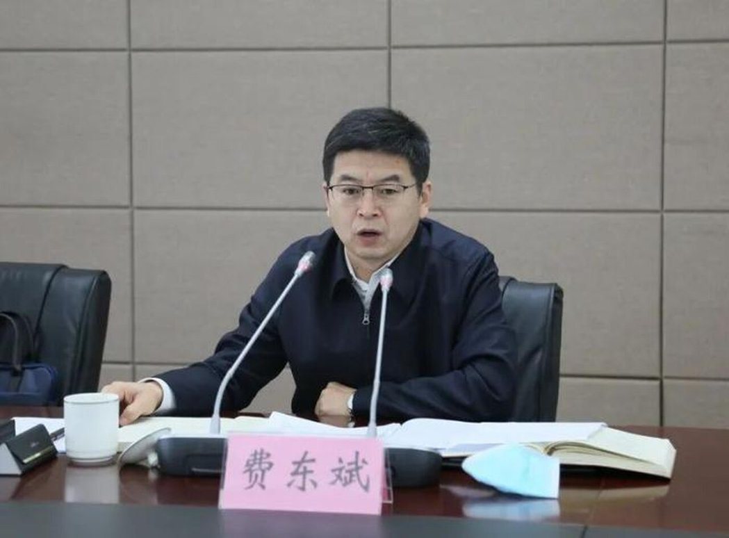 费东斌是典型「官三代」,为前全国人大副委员长费孝通之孙。全国人大副委员长属「副国... 费东斌是典型「官三代」,为前全国人大副委员长费孝通之孙。全国人大副委员长属「副国...