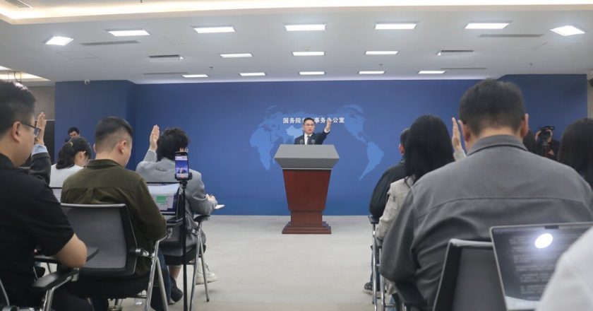 郑丽文称台湾不应陷入「在大陆跟美国选一个」 陆国台办回应了