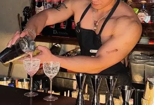 会所“小狼狗”和富婆们的瓜