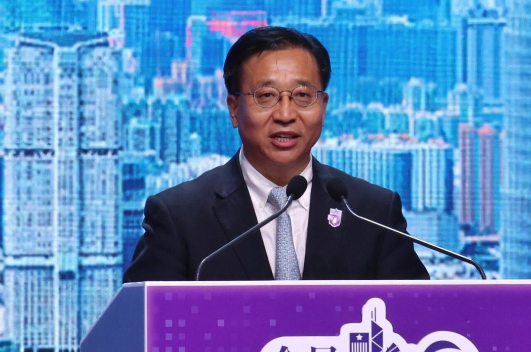 大陆外交部驻港公署特派员崔建春。(中通社资料照) 大陆外交部驻港公署特派员崔建春。(中通社资料照)