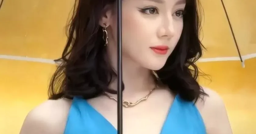 迪丽热巴现身南京迪奥线下活动,网友直言不像本人