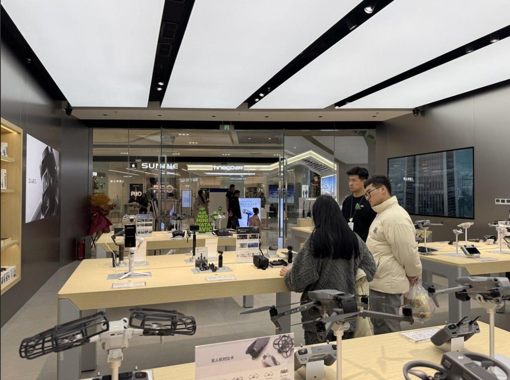 因应金门港旅运中心启用及港区维护成本增加,金门县港务处将自明日起调整「旅客服务费... 因应金门港旅运中心启用及港区维护成本增加,金门县港务处将自明日起调整「旅客服务费...