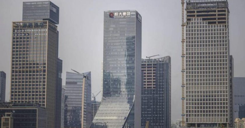 陆房市寒意未散 最大民营房企下调销售目标