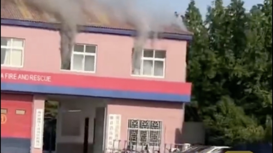 窗口冒浓烟河南消防队称炒菜放油太多惹群嘲