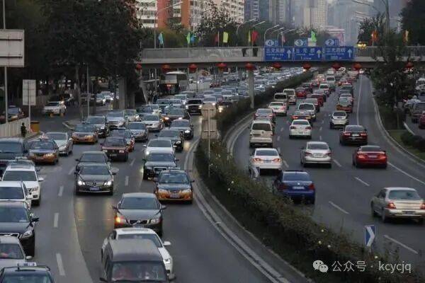五一才发现，占满高速的全是10万左右的燃油车
