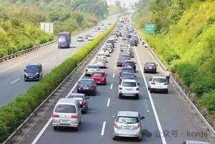 五一才发现，占满高速的全是10万左右的燃油车