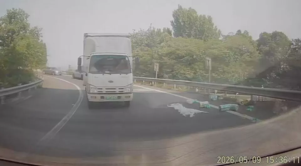 电缆线高速掉落被捡走，成都小伙：恳请归还
