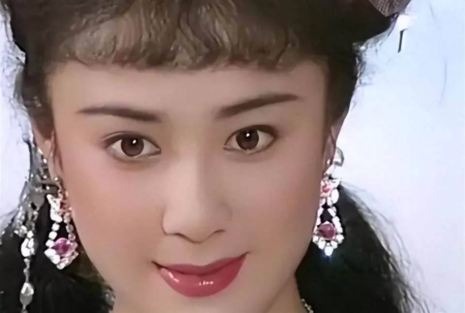 62岁傅艺伟现状:事业没了,两婚两离,唯一的儿子也去世两年了