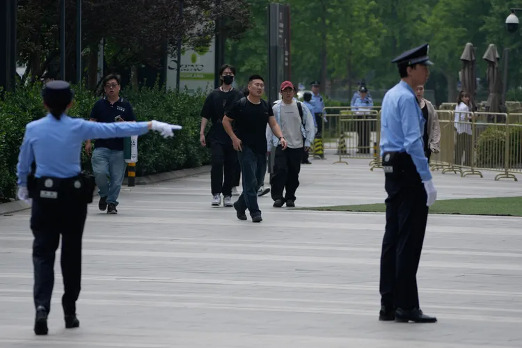 北京迎川普扰民?社畜不怒反笑:还是西药见效快 北京迎川普扰民?社畜不怒反笑:还是西药见效快