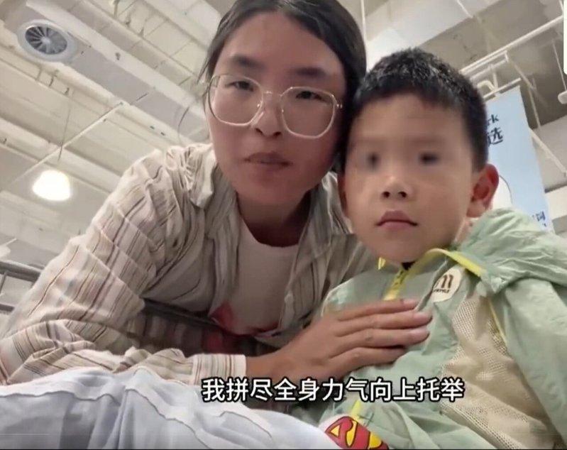 一名宝妈近日因发布「我儿子5岁就能来山姆」影片引发热议。（视频截屏）