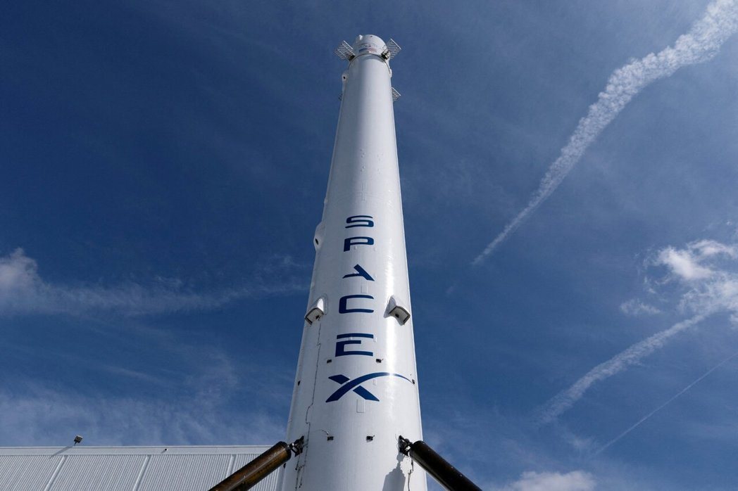 SpaceX将承载投资人的发财梦挂牌上市,但传出陆港股民已遭SpaceX的承销商... SpaceX将承载投资人的发财梦挂牌上市,但传出陆港股民已遭SpaceX的承销商...